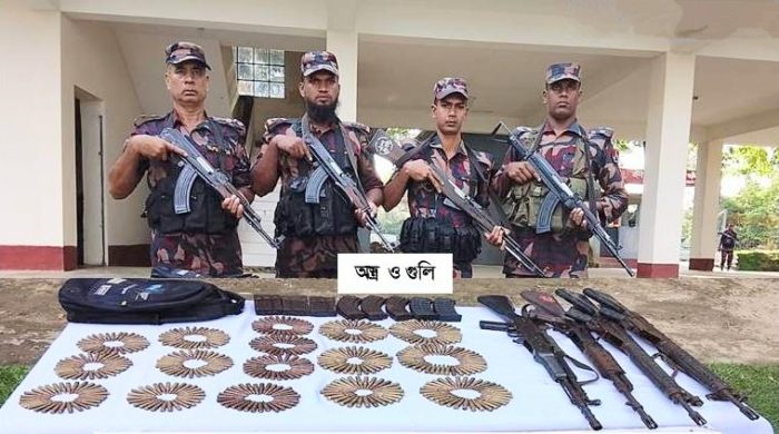 হ্নীলা খরের দ্বীপে বিজিবির অভিযানে বিপুল অস্ত্র-গোলাবারুদ উদ্ধার