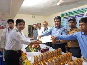বাংলাদেশ কিন্ডারগার্টেন এসোসিয়েশনের উদ্যোগে মেধাবৃত্তি, সনদ ও অর্থ গ্রহণ করছেন- মেধাবী শিক্ষার্থীরা রিয়ান
