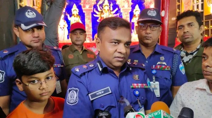 কক্সবাজারে শারদীয় দুর্গাপূজা মণ্ডপ পরিদর্শনে পুলিশ সুপার