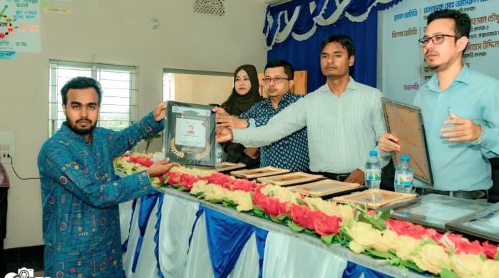 দীর্ঘ সংগ্রামের পর অনার্স ডিগ্রি সম্পন্ন করলেন আরিফুল হক