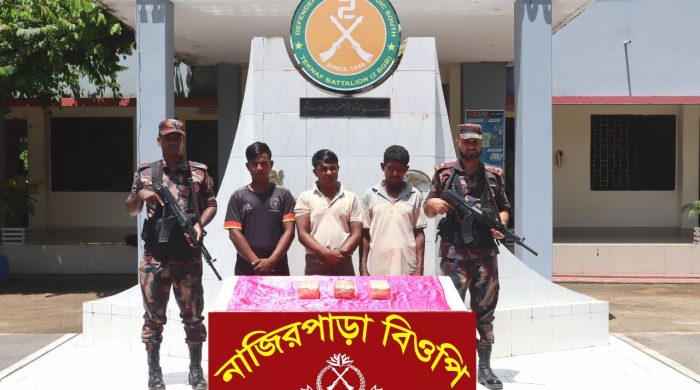 টেকনাফে বিজিবির অভিযানে ৩০ হাজার ইয়াবাসহ আটক ৩