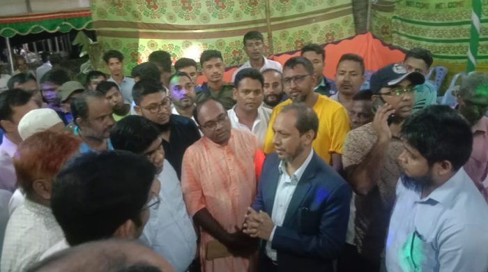 উখিয়ার বিভিন্ন পূজা মন্ডব পরিদর্শনে কক্সবাজার জেলা প্রশাসক