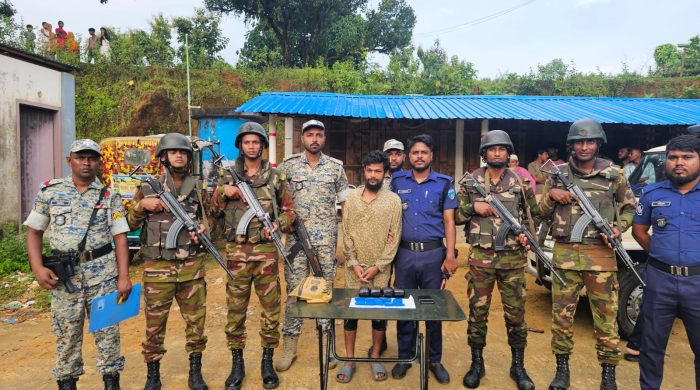 উখিয়ায় যৌথবাহিনীর অভিযানে ১০ হাজার ইয়াবাসহ আটক ১