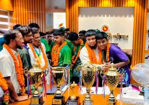 জাতীয় পর্যায়ে দ্বিতীয় স্থান অর্জন কারী উখিয়া একেএনসি উচ্চ বিদ্যালয়ের তরুণ খেলোয়াড়রা পেলো উপজেলা প্রশাসনের সংবর্ধনা