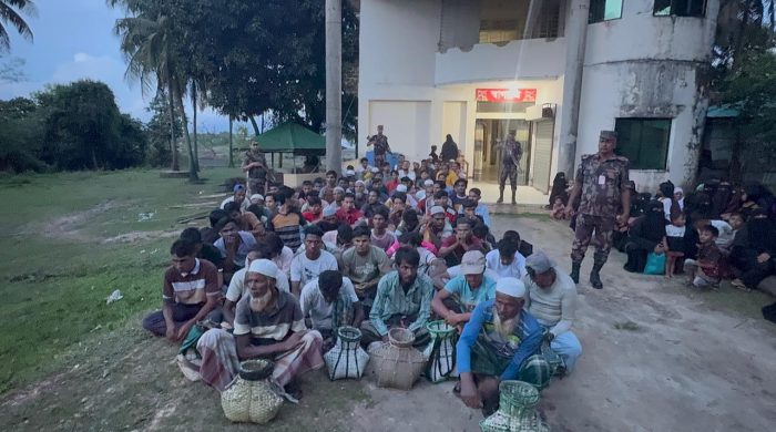 টেকনাফে ২ বিজিবির অস্থায়ী চেকপোস্টে ১৭১ জন রোহিঙ্গা আটক