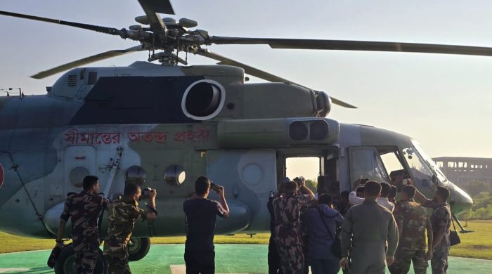 সীমান্তে মাইন বিস্ফোরণে আহত বিজিবি সদস্যকে হেলিকপ্টারযোগে ঢাকা সিএমএইচে প্রেরণ