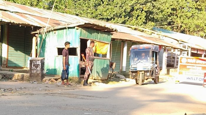 নাইক্ষ্যংছড়ি সীমান্তে বিজিবির কড়া নজরদারি, চেকপোস্টেগুলোতে তল্লাশি জোরদার
